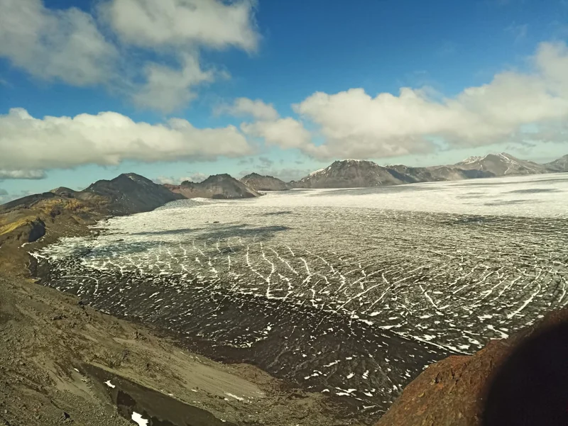 Panorámica del glaciar y relieve de Sollipulli, marzo de 2022.